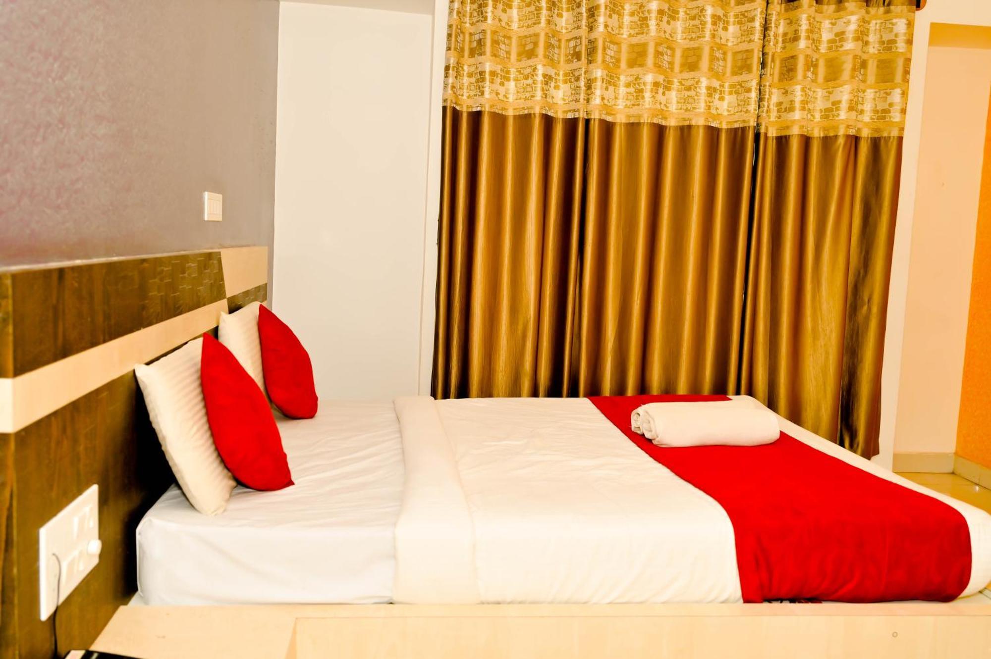 Townhouse Mk Hotel Chikmagalur Exterior photo
