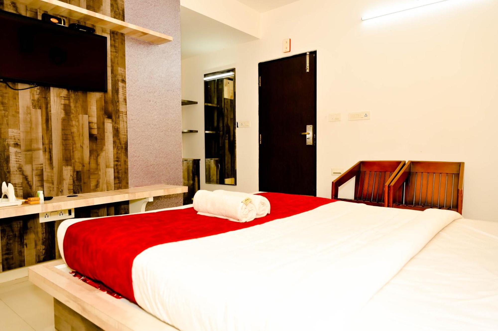 Townhouse Mk Hotel Chikmagalur Exterior photo
