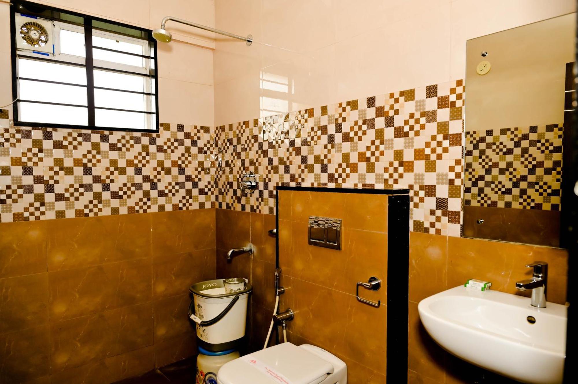 Townhouse Mk Hotel Chikmagalur Exterior photo