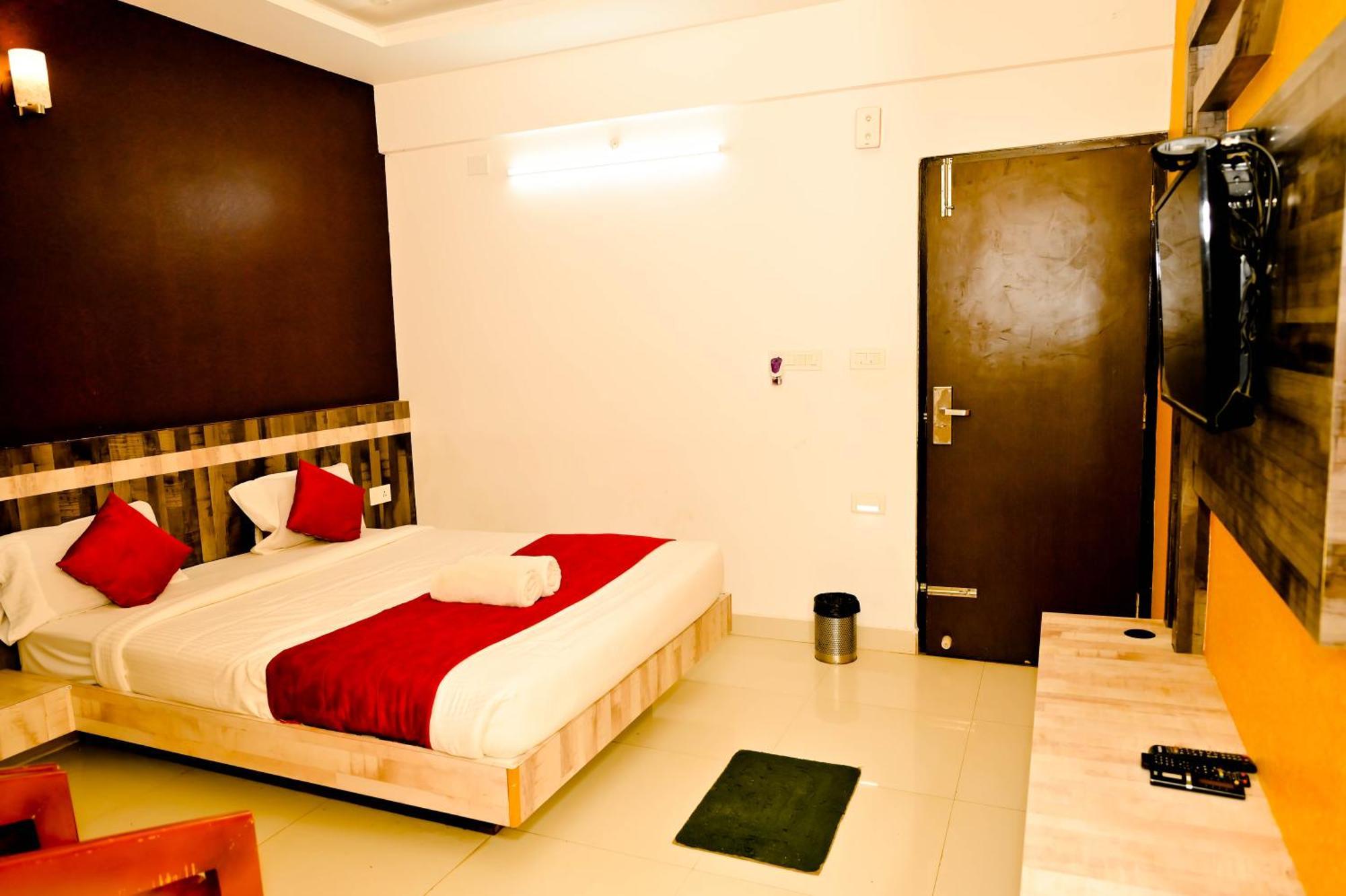 Townhouse Mk Hotel Chikmagalur Exterior photo