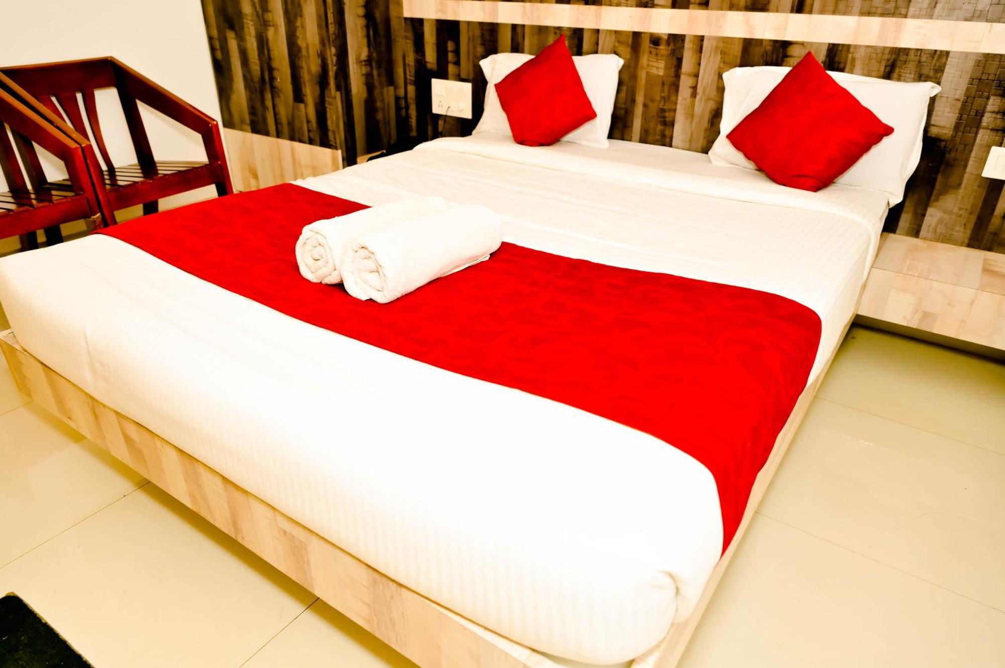 Townhouse Mk Hotel Chikmagalur Exterior photo